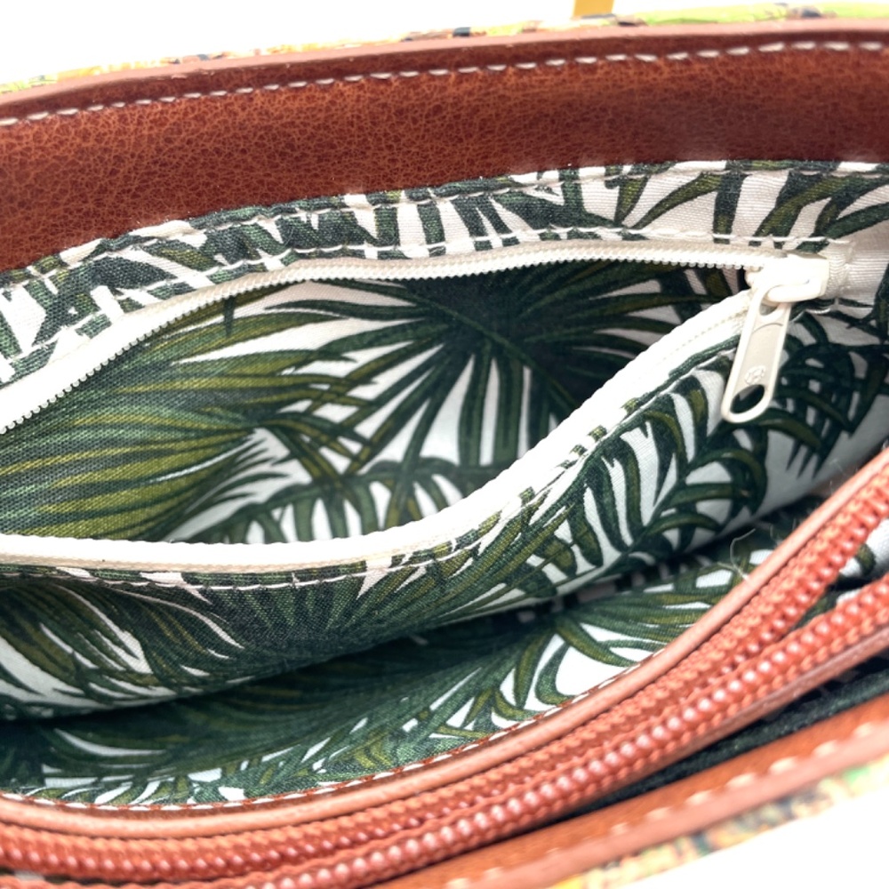 NWOT! Liz Claibourne Pineapple Bag, Cute and Petite - Picture 9 of 15